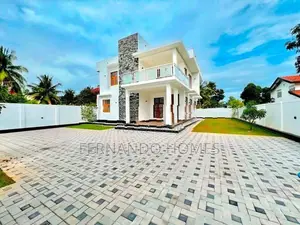 Super Luxury Spacious Gaden Upstairs 5 BR House for Sale in Negombo