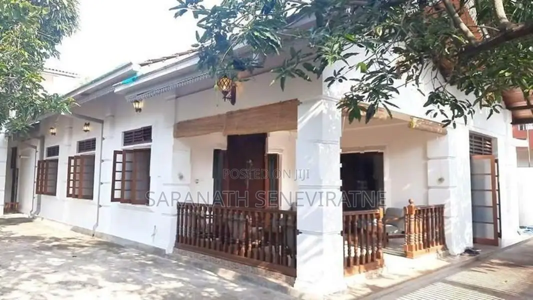 Luxury Bungalow for Sale in Mount Lavinia With 26 Perches