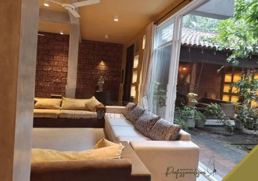 Athurugiriya : 5 AC BR (11.5P) 3-Storey Modern Architect House for Sal