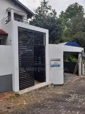 BATTARAMULLA : 6-BR (13.5P) MODERN HOUSE FOR SALE