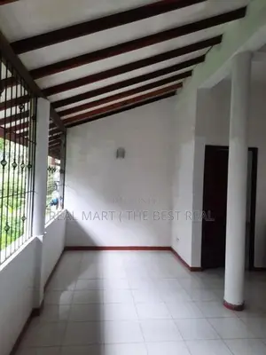 BATTARAMULLA : 6-BR (13.5P) MODERN HOUSE FOR SALE