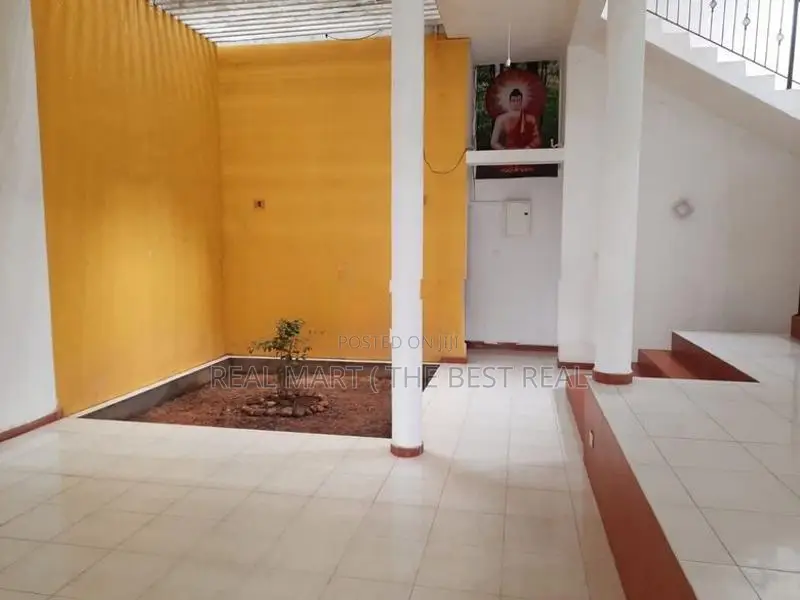 BATTARAMULLA : 6-BR (13.5P) MODERN HOUSE FOR SALE