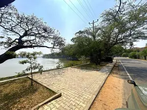 Land With House For Perch Value - Kurunegala Near Lake