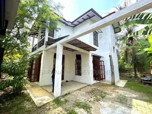 Newly Finished Two Storied House in Athurugiriya Habarakada