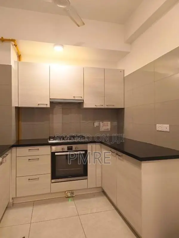Box model two story house for sale Close to Borella