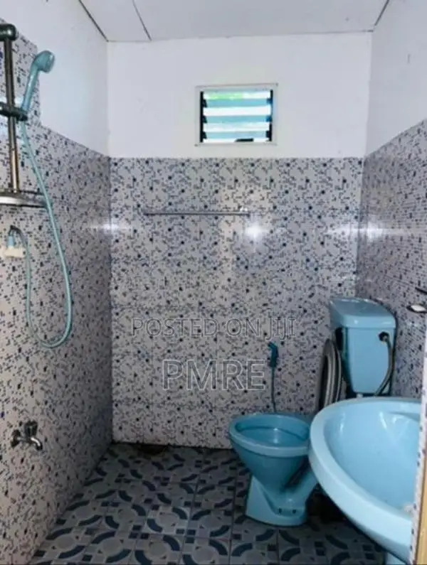 Box model two story house for sale Close to Borella