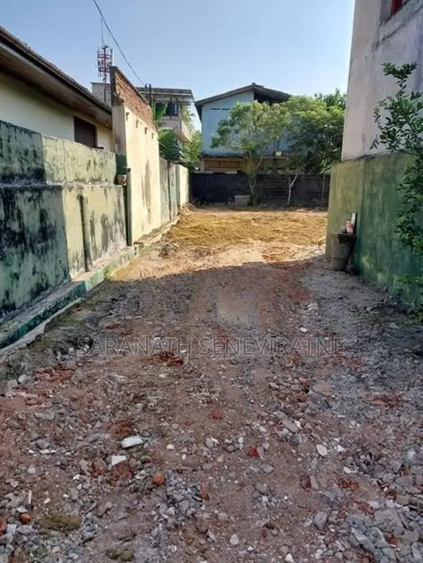 Land in Katubedda Moratuwa - Only 450 meters to Galle Rd