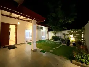 Villa Type Luxury House in Talawathugoda For Sale With Jacuzzi Pool