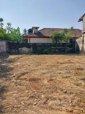 Land in Katubedda Moratuwa - Only 450 meters to Galle Rd