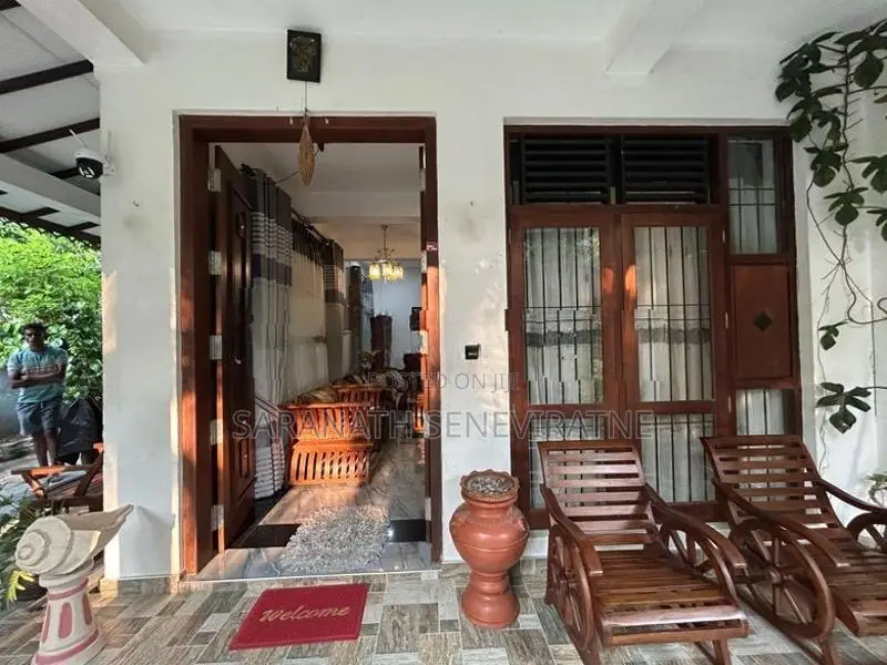 Luxury House in Kurunegala Ibbagamuwa Bordering to a Paddy Field