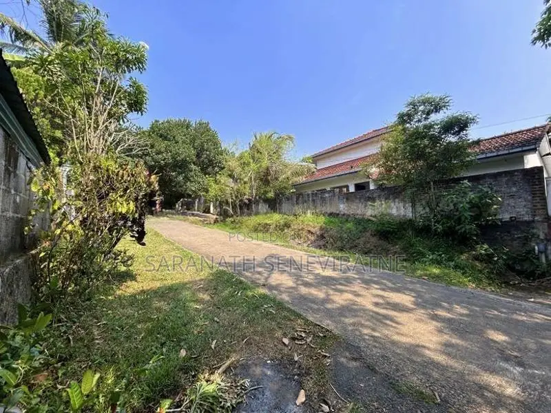 Land With House For Perch Value - Kurunegala Near Lake