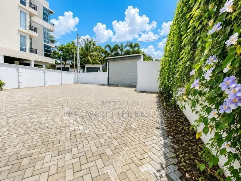 Maharagama : (26,325 Sqft) Brand New 5-Storey Building for Sale