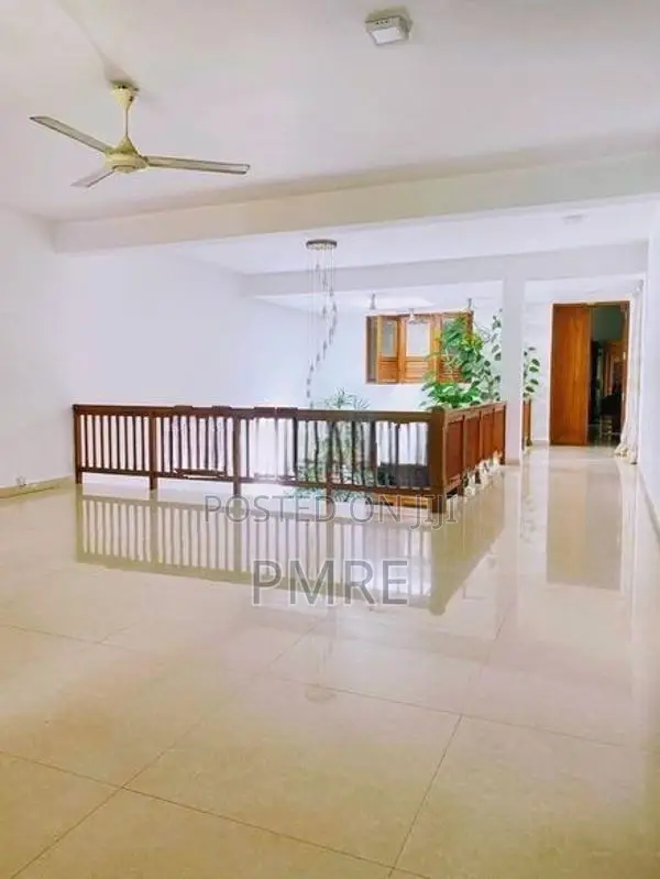 Seagull - 03 Bedroom Unfurnished Apartment for Sale in Colombo 06