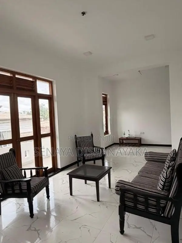 Rooms for Rent Moratuwa Female