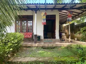 Land with House for Sale in Piliyandala 100M to Bus Root WR0520