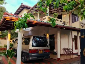 Galle : 4-BR (10P) 2-Storey House for Rent