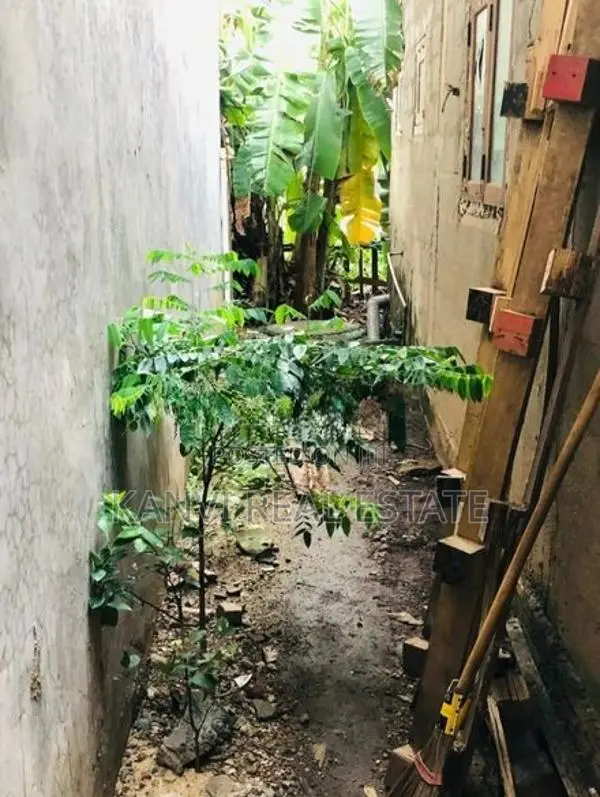 5 Perch Land With Old House Sale In Attidiya