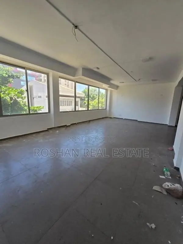 THREE STORIED COMMERCIAL BUILDING FOR RENT COL- 4 BAMBALAPITIYA CH2559