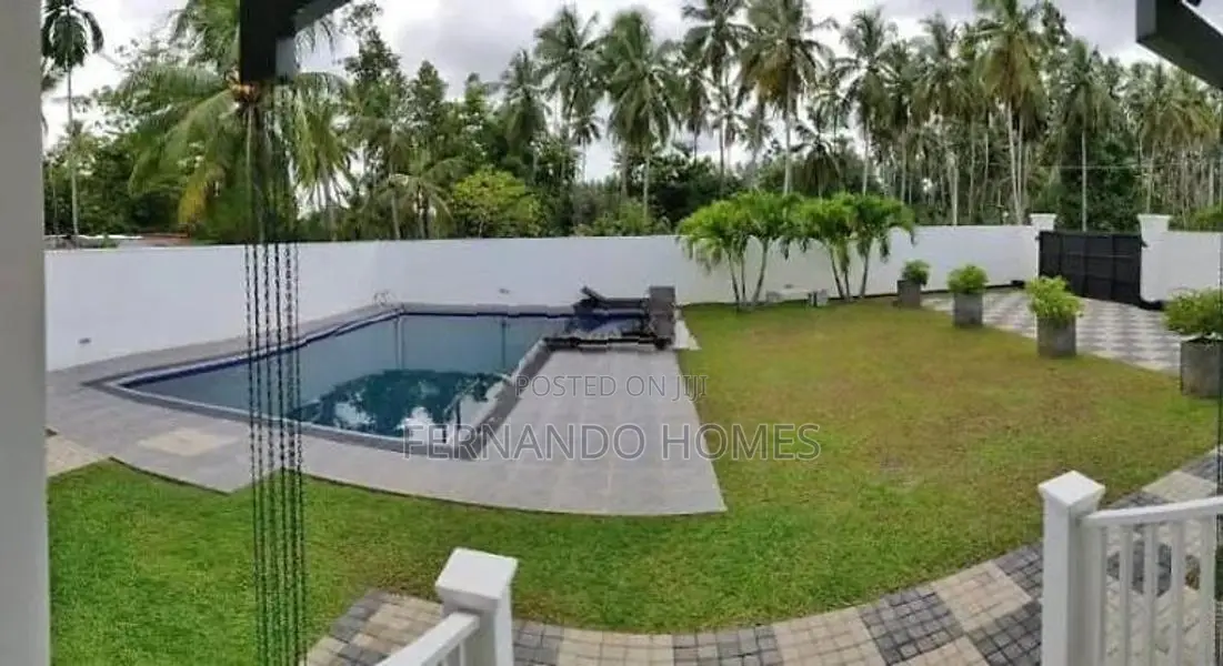 Swimming Pool 26 Perches Land Luxury Villa 2 BR Sale Katana Negombo