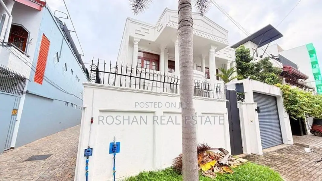 THREE STORIED LUXURY HOUSE FOR RENT COLOMBO 5 SE2583