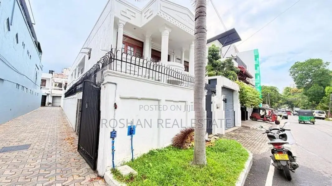 THREE STORIED LUXURY HOUSE FOR RENT COLOMBO 5 SE2583