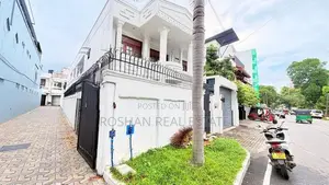 THREE STORIED LUXURY HOUSE FOR RENT COLOMBO 5 SE2583