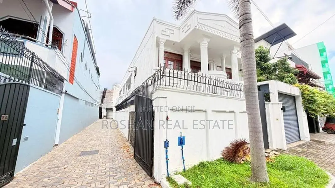 THREE STORIED LUXURY HOUSE FOR RENT COLOMBO 5 SE2583