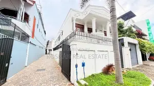 THREE STORIED LUXURY HOUSE FOR RENT COLOMBO 5 SE2583