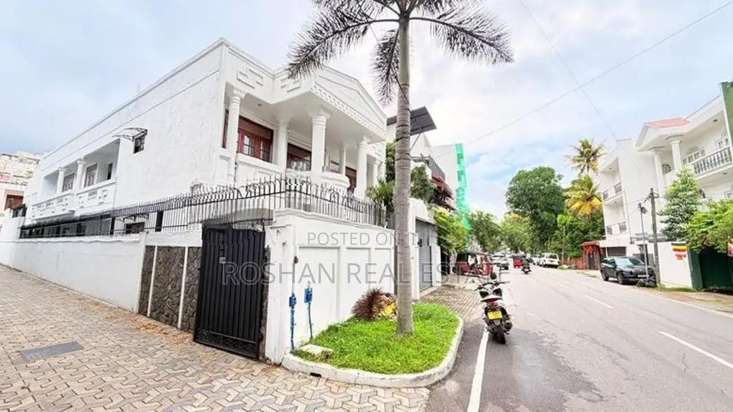 THREE STORIED LUXURY HOUSE FOR RENT COLOMBO 5 SE2583