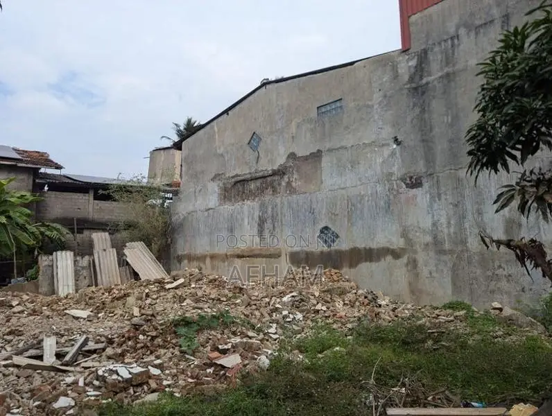 Land - Close to Cargills Food city Wellampittiya