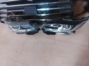 Toyota premio head light