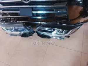 Toyota premio head light