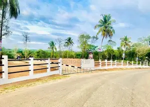 Matara Kekanadura නගරයට ආසන්නයෙන් වෙල්යායකට මායිම්ව අගනා ඉඩමක්