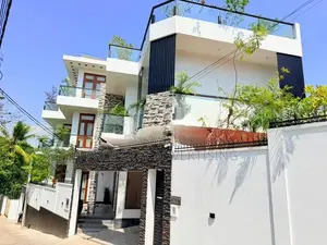 Pelawatta Newly Build Fully Furnished 3 Storey House for Sale
