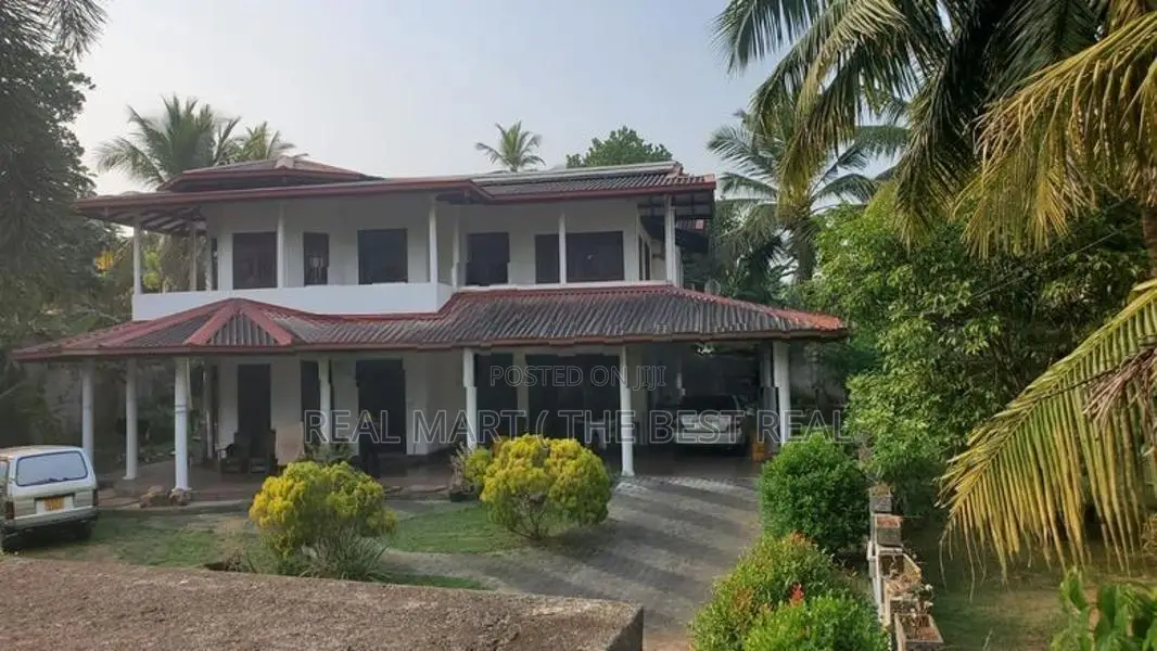Bandaragama : 6-BR (33P) Modern House for Sale