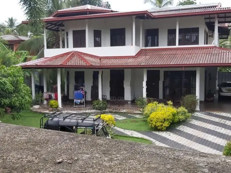 Bandaragama : 6-BR (33P) Modern House for Sale