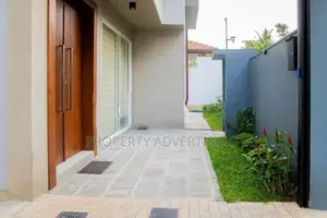 Luxurious 5 BR Battaramulla House For Sale