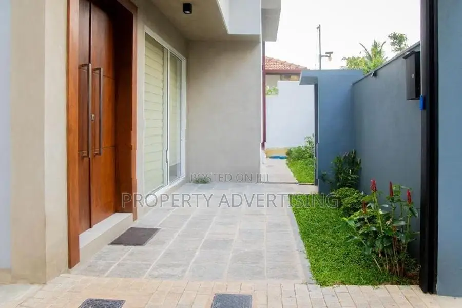 Luxurious 5 BR Battaramulla House For Sale