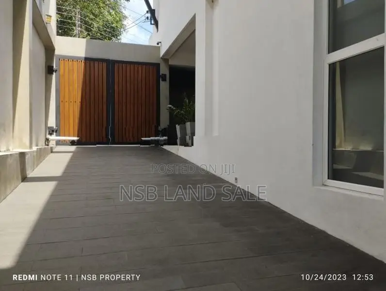 (NSB) LUXURY HOUSE FOR SALE IN TALAWATHUGODA HOKANDARA ROAD