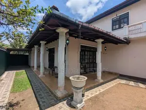 🏡 වැලිවේරිය නගර මධ්‍යයෙන් අංගසම්පූර්ණ දෙමහල් නිවසක්