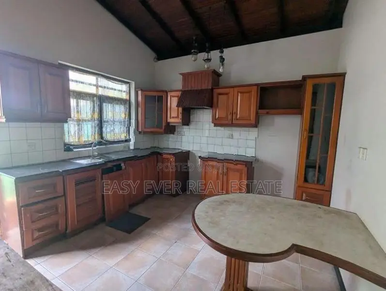 🏡 වැලිවේරිය නගර මධ්‍යයෙන් අංගසම්පූර්ණ දෙමහල් නිවසක්