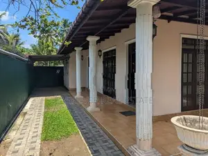 🏡 වැලිවේරිය නගර මධ්‍යයෙන් අංගසම්පූර්ණ දෙමහල් නිවසක්