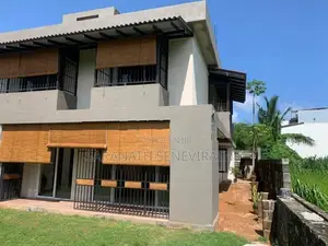 LUXURY HOUSE FOR SALE IN MORATUWA Bordering Bolgoda River Reservation