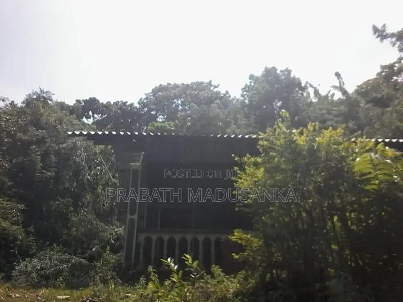 House with Land for Sale in Mahawela