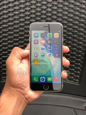 Apple iPhone SE 3 Starlight 128GB (Used)
