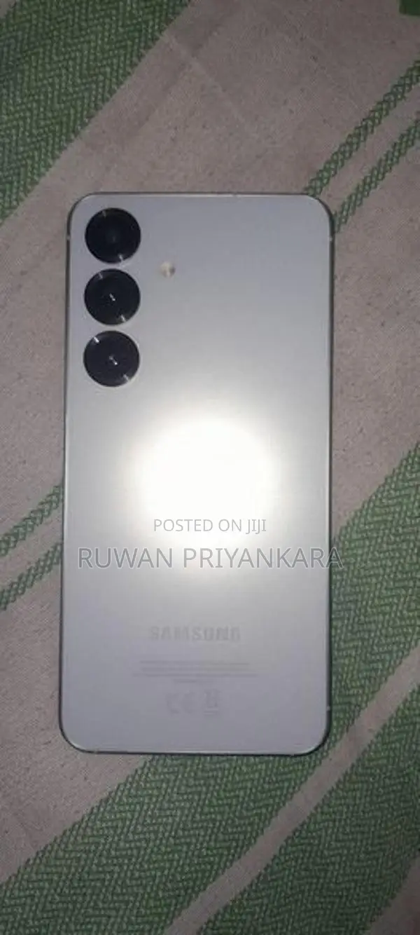 Samsung Galaxy S25 (Used)
