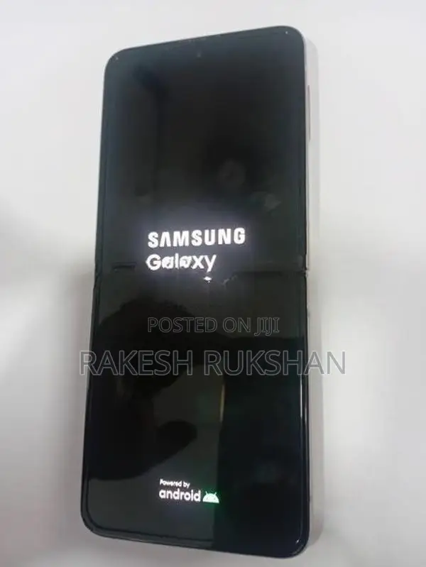 Samsung Galaxy Z Flip3 (Used)