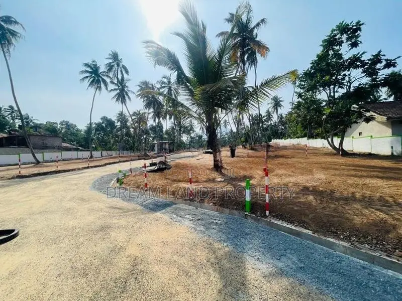 Land for Sale Kandy Road Katugasthota