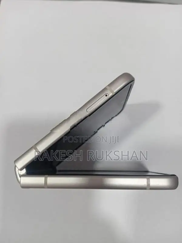 Samsung Galaxy Z Flip3 (Used)