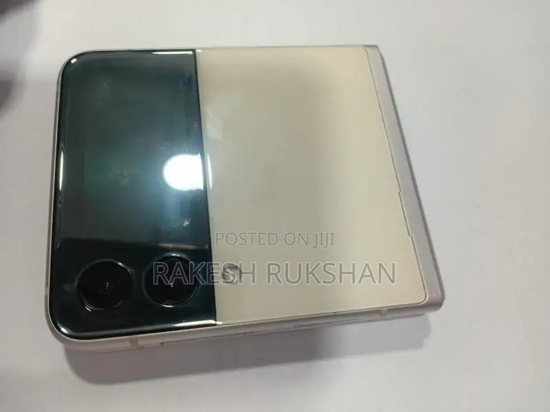 Samsung Galaxy Z Flip3 (Used)